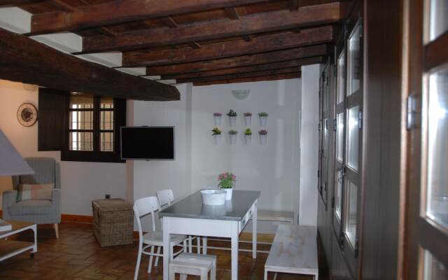 Aljara Corredera Apartment by JITKey