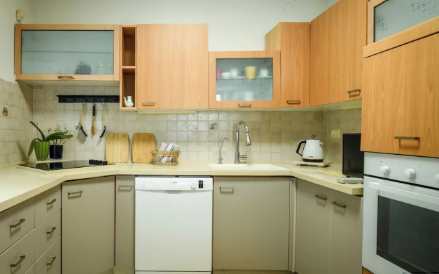 Homey Sea-Side Apartment by Sea N' Rent