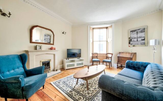 Bright And Airy City Centre Apartment