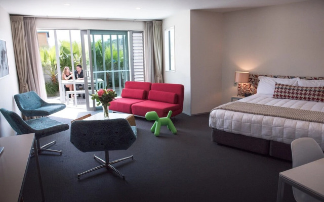Navigate Seaside Hotel & Apartments