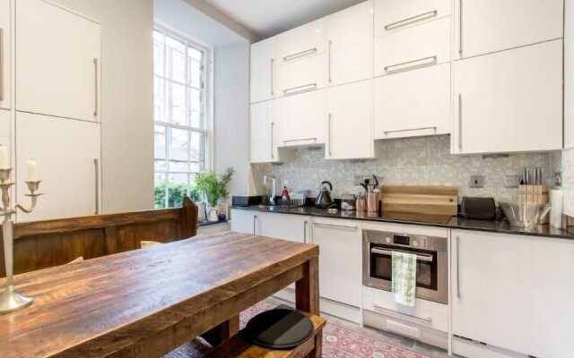 Converted Flat in Historic Building in Desirable New Town