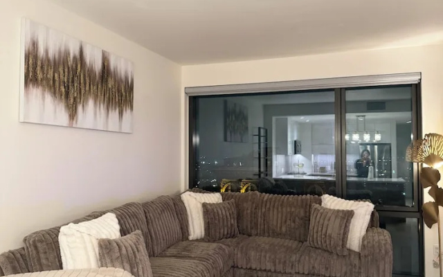 Relax On Broadway With A View