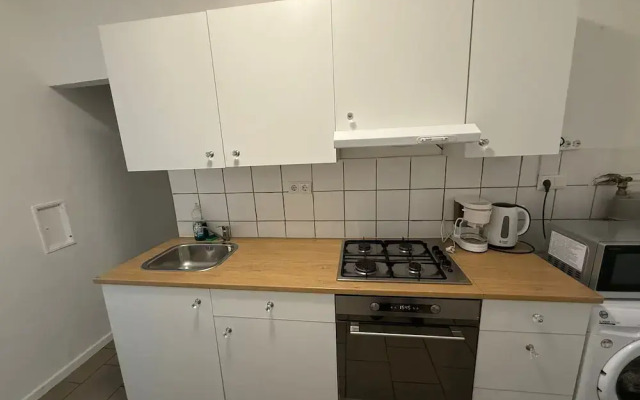 Modern 2BR Apt Steps from Westbahnhof