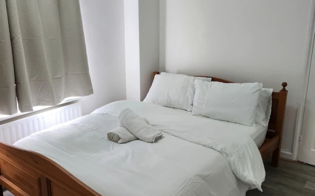 Charming 3-bedroom House Rental in Greater London