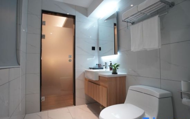 H Hotel (Beijing Fengtai Railway Station) – Bathroom – Beijing