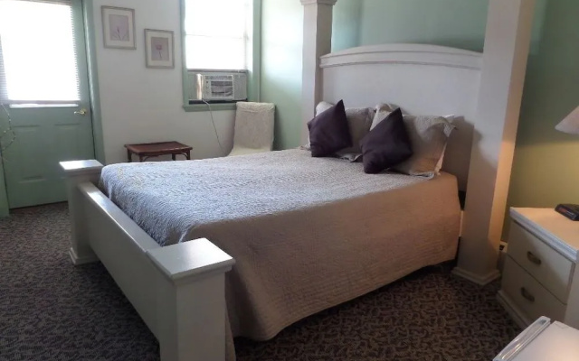 Stone Waters Inn