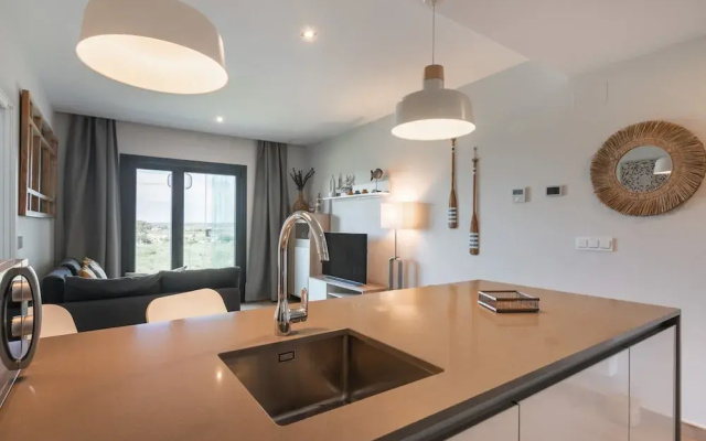 Apartment With Resort Amenities
