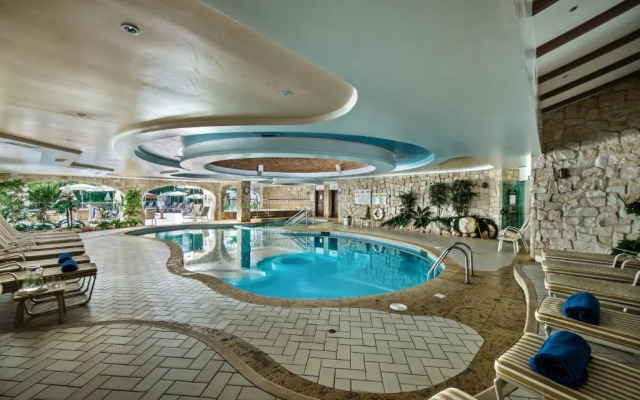 Four Seasons Country Club