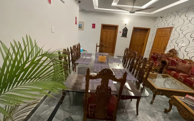 Midway Guest House and Hotel