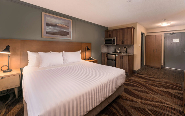 Prestige Hudson Bay Lodge & Conference Centre, WorldHotels Crafted Collection