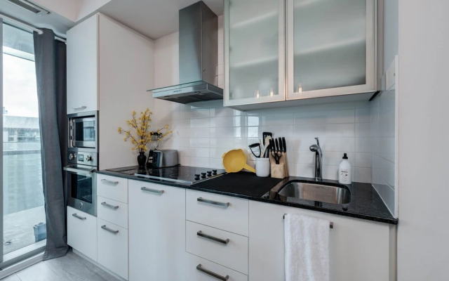 Applewood Suites - York Street Condo