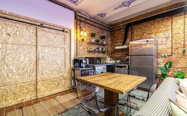 Centrally Located Historical Flat in Beyoglu