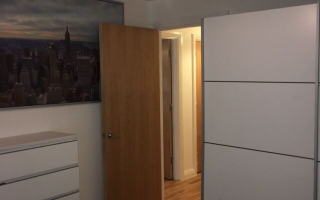 2 Bedroom Flat In Limehouse