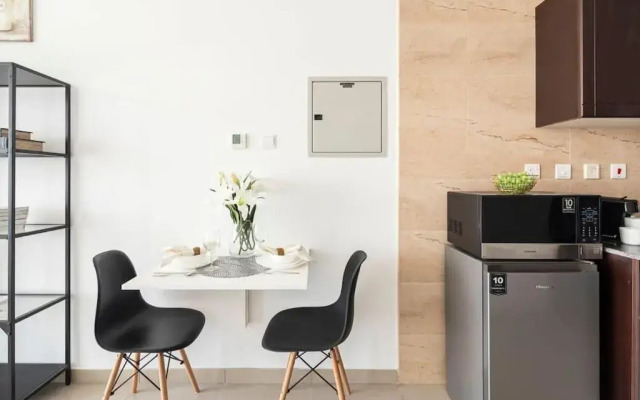 Frank Porter - Siraj Tower