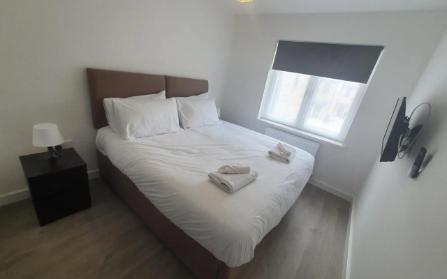 Lovely home close to City Center & Rail Station