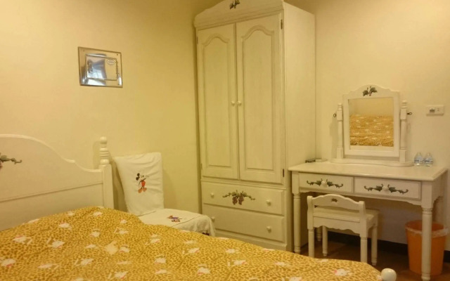 Phd's Guest House I
