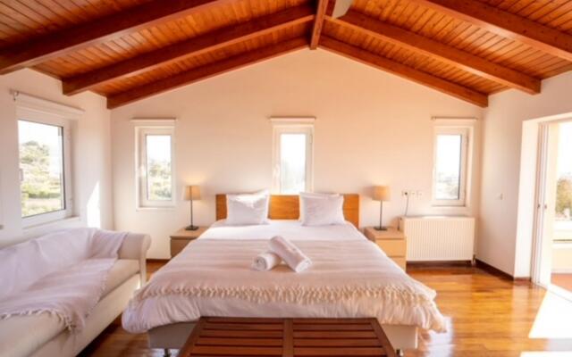 Deluxe Villa w/ Pool 5 bdrm