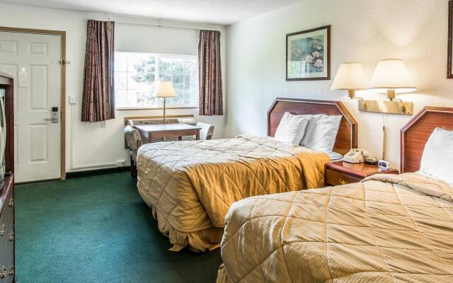 Econo Lodge Inn & Suites Spokane