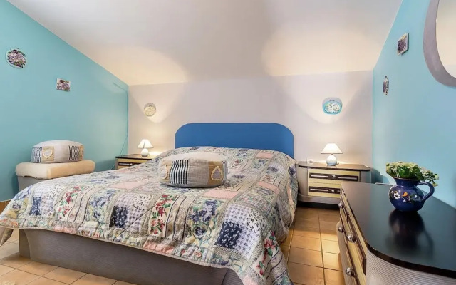 Apartment in Private House With Shared Pool