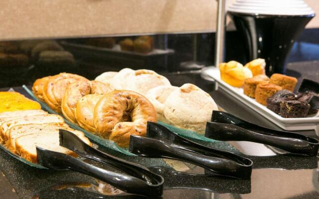 Cambria hotel & suites Indianapolis Airport