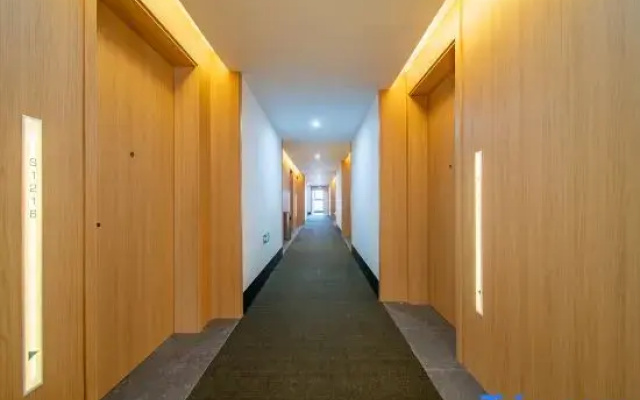 SFEEL Designer Hotel (Meishan Sansuxuan Branch)