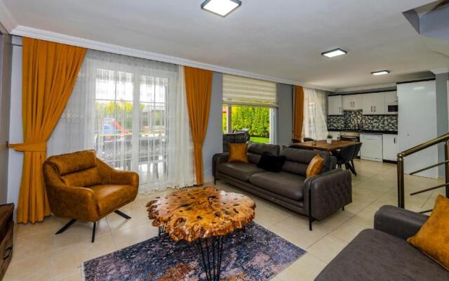 Blue - 4 Bedroom Holiday Villa in Hisarönü
