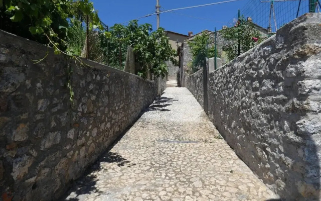 SCAPPO IN UMBRIA, Il Vicoletto