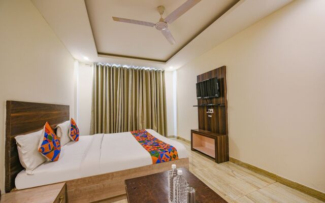 Fabhotel Laxmi Palace