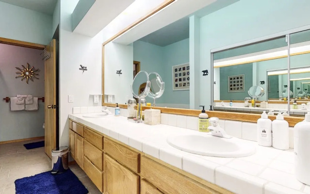 Snowcreek Iv #545 3 Bedroom Condo