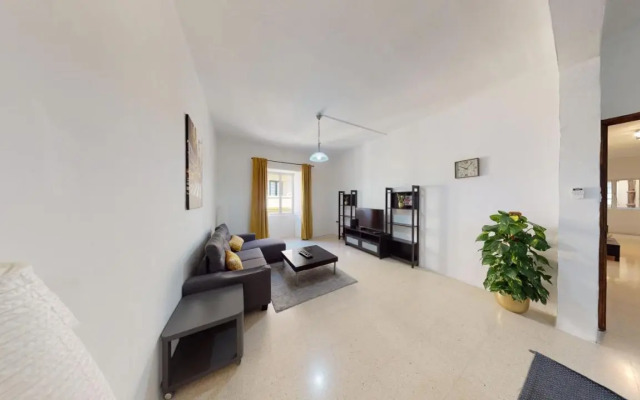 St Julians - Balluta Bay large 3 bedroom apartment