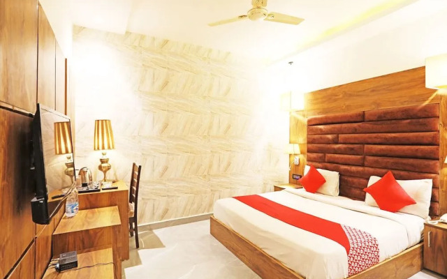 OYO 8902 Hotel Ronald Inn
