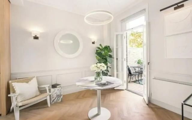 Luxury Shawfield Apartment in London