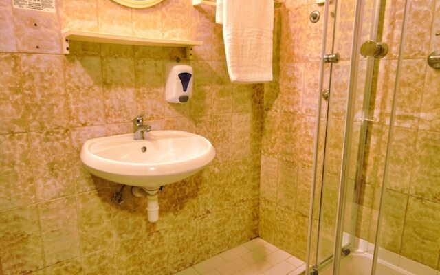 Hotel Omir