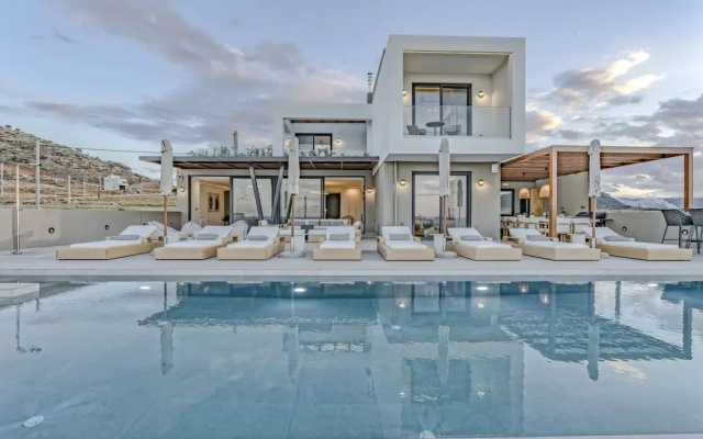 Villa Luxury Heaven - With Heated Pool