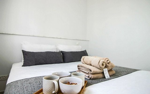 Phaedrus Living: Executive Harbour Suites 203