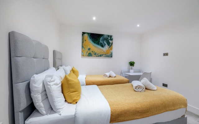Stunning 5 Bedroom, 3 Bathroom Home in Windsor