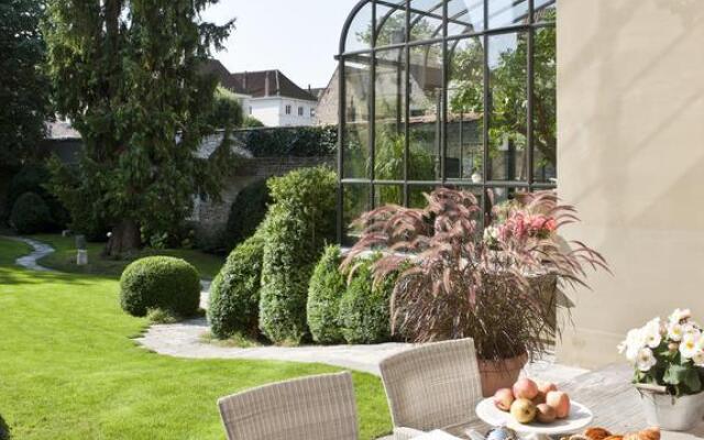 Jacquemine Luxury Guesthouse & Art Gallery