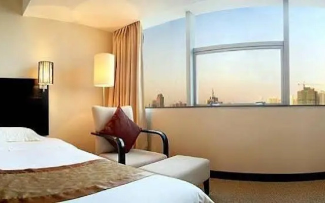 Skyline Plaza Hotel