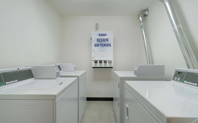 Studio 6-Bruderheim, AB