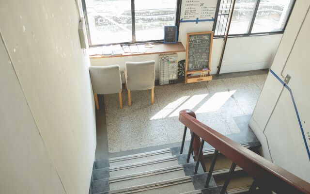 Oldmancaptain Hostel