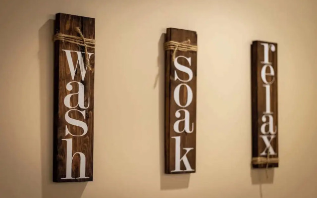 Tahoe Woods Villa - Walk to Beach and Gondola/ Heavenly Ski