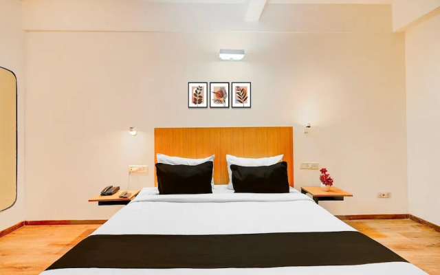 Spacious Comfort Stays Near Aerospace Museum