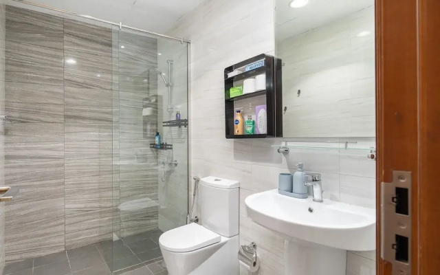 Heaven Crest Vacation Homes Downtown - Studio, 1, & 3 Bedroom Suites 2 minute walk to Dubai Mall and Burj Khalifa