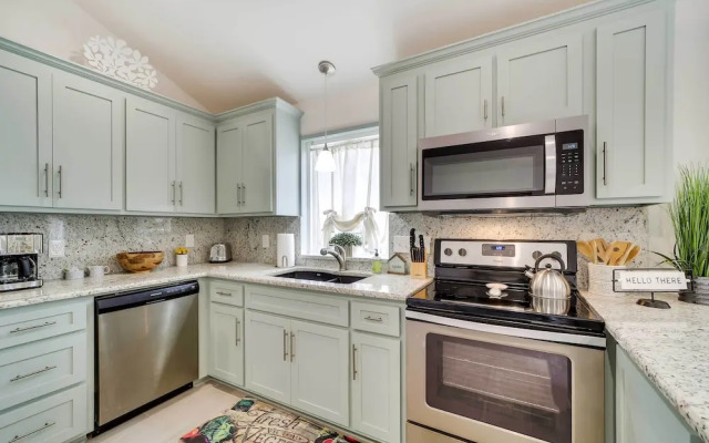 Tulsa Vacation Home ~ 3 Mi to Downtown