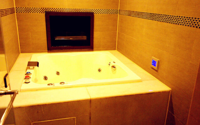 Discovery Motel - Tucheng