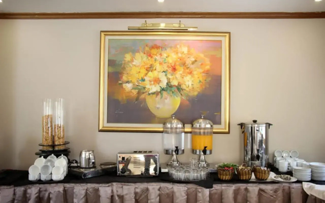 Capri Hotel Suites