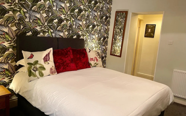 Milton House Studio Apartment Suites