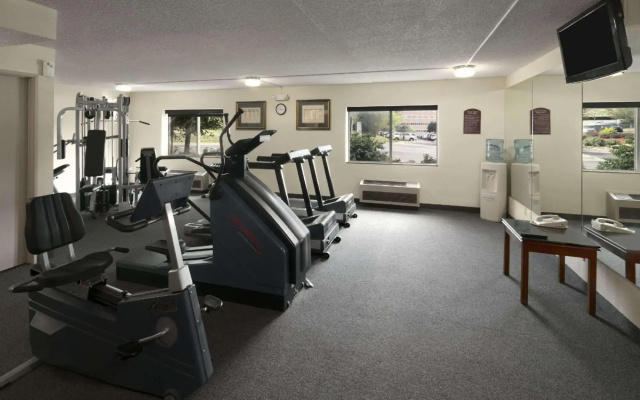 Days Inn & Suites Omaha NE