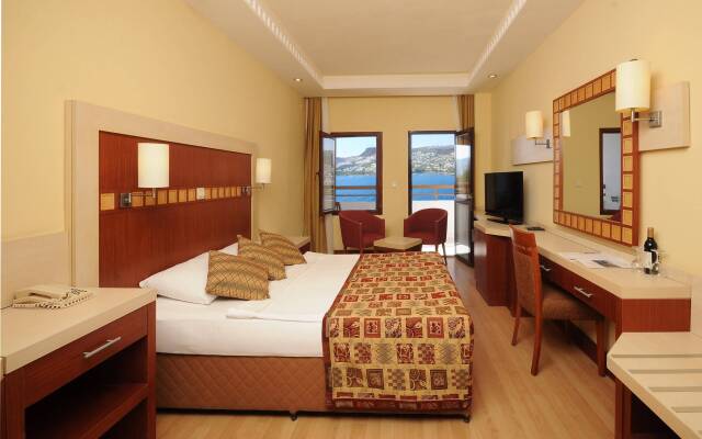 Green Beach Resort Hotel