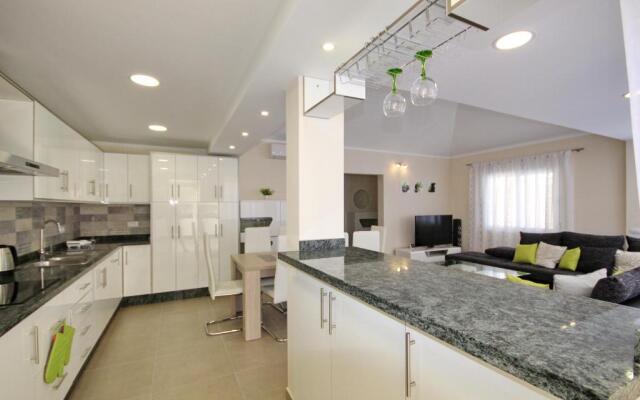Amazing 5-bedroom villa in Costa Adeje